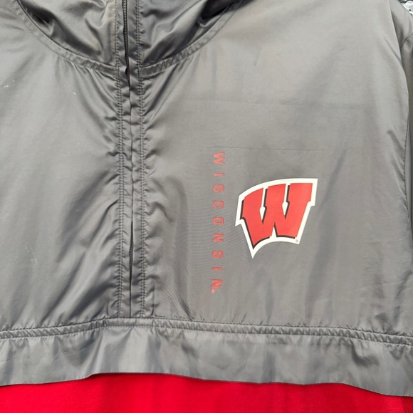 Under Armour Wisconsin Badgers Pullover Hoodie Men’s M Gray Red Half Zip - Picture 3 of 6
